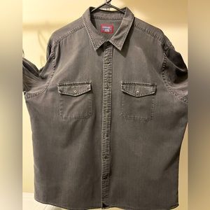UntuckIT designer men’s shirt, condition like new. XL